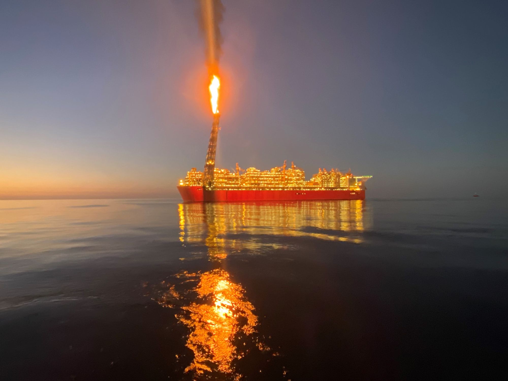 Prelude FLNG. Tango FLNG Price. Eni’s Tango Floating LNG. Газы вечером почему